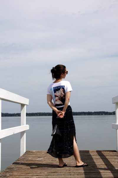 Trend Report Michael Kors// Sommer Outfit mit Flip-Flops und Paillettenrock